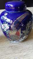 Amfora , wazon z kolorowym ptakiem