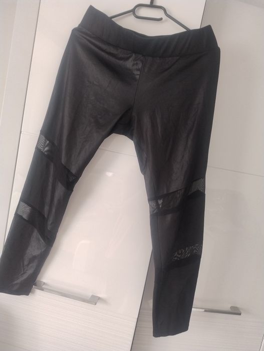 Czarne spodnie z siateczkami