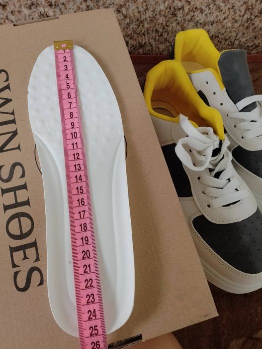 Жіночі Кросівки 39 р.