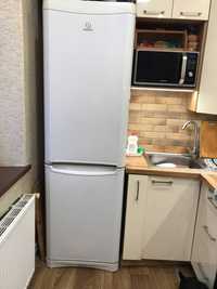 Холодильник Indesit (працює лише морозильна камера)