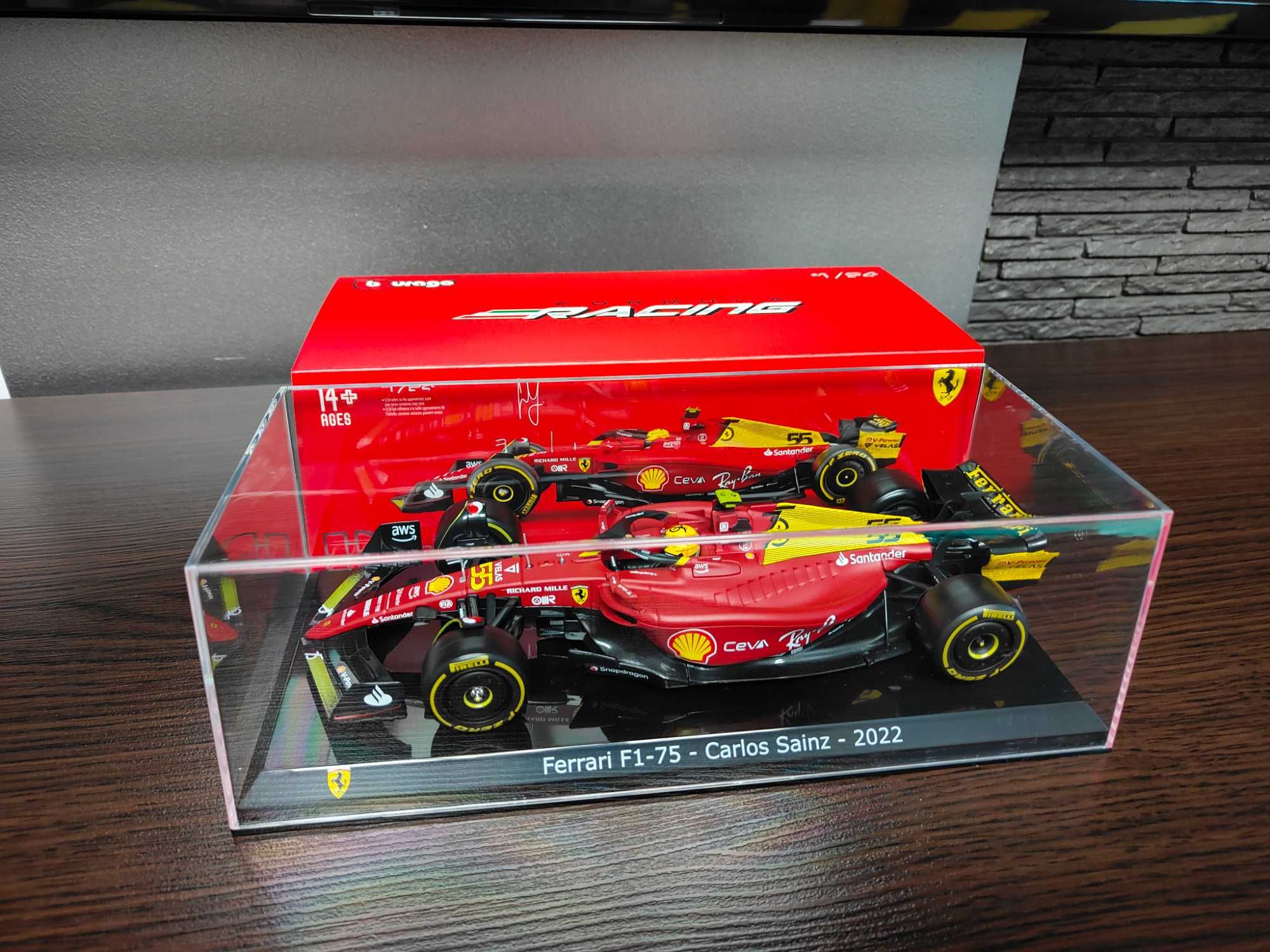 Model Bburago bolid F1 Ferrari Carlos Sainz skala 1:24 NOWY !!!