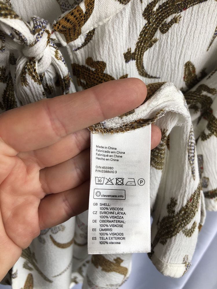 335. H&M 36/S biała bluzka w krokodyle. Wiązanie przy szyi. Wiskoza