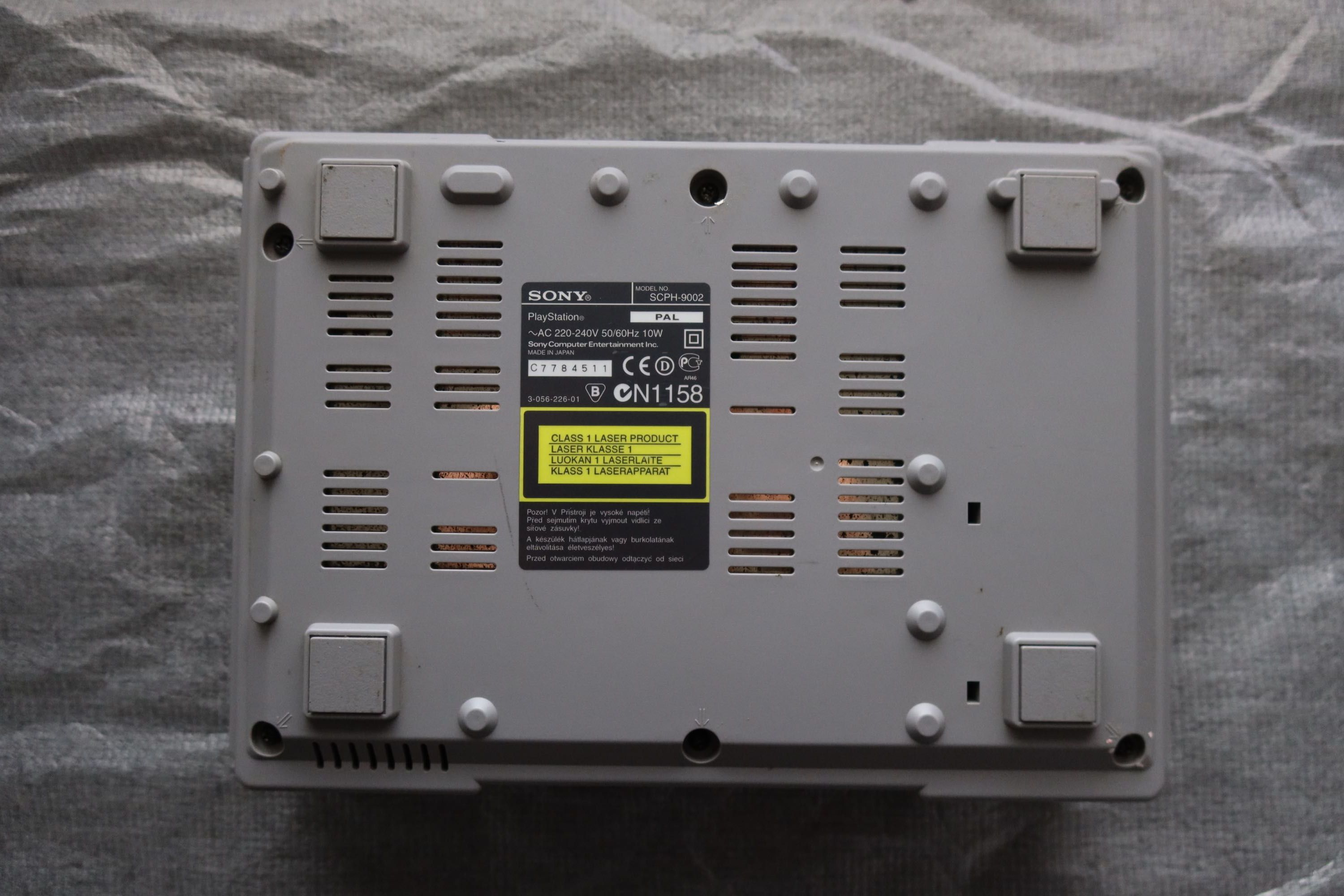 Playstation 1 SCPH-9002 com comando e acessórios