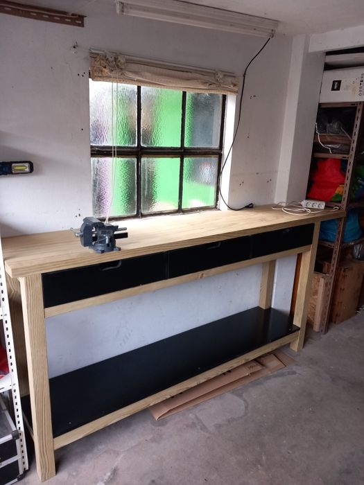 Bancadas de madeira maçissa