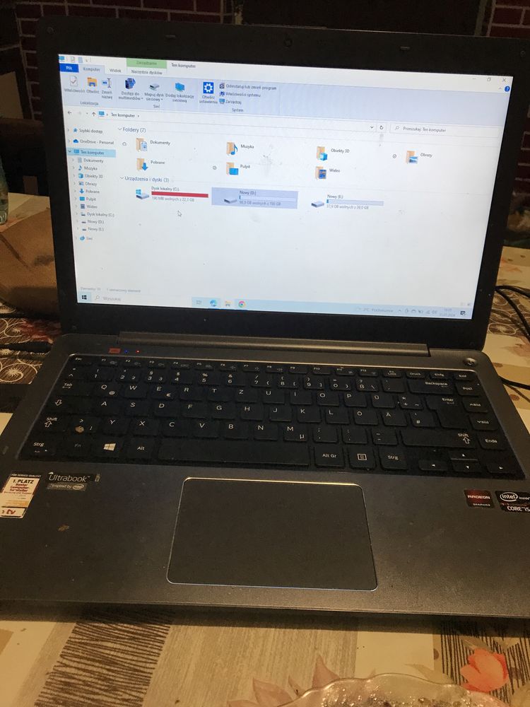 Laptop samsung ultra jbl 5 series np530u4e