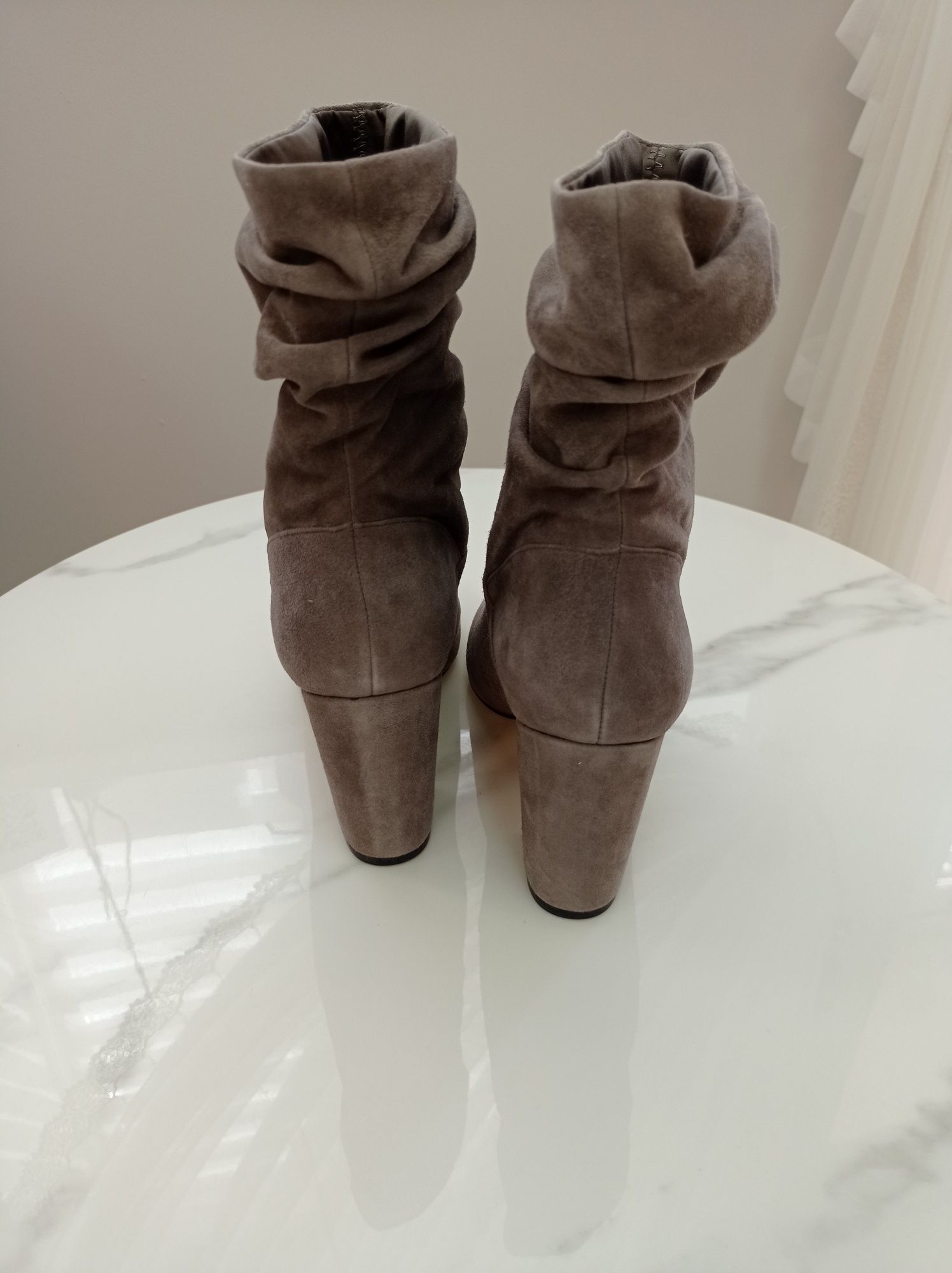 Черевики - козаки від Nine West. Light Gray Suede.