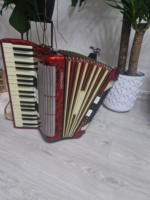 Hohner tango IIM
