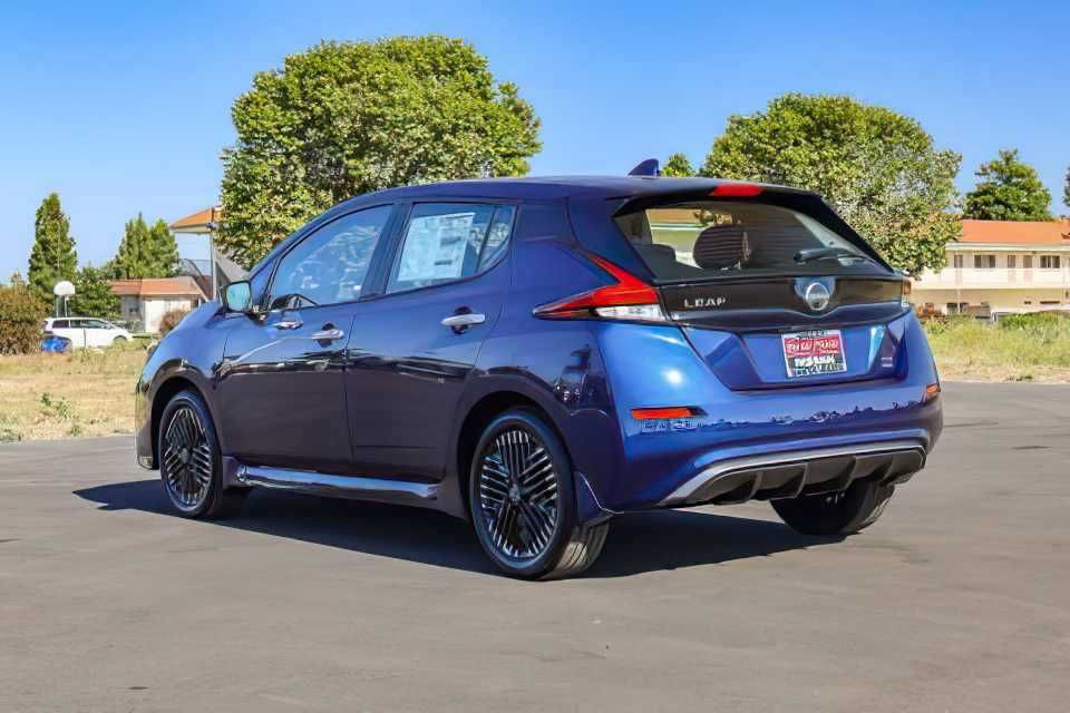 2023 Nissan LEAF