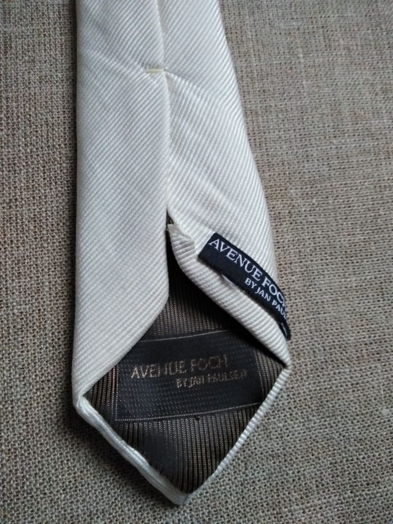 Kremowy krawat szeroki Jedwab Avenue Foch by Jan Paulsen