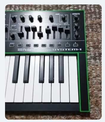 Roland System 1  - 280€