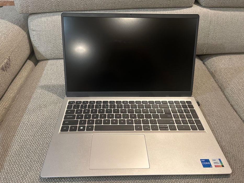 Laptop Dell srebrny
