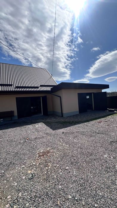 Продається чудовий двоповерховий будинок у мальовничому селі Малинівка