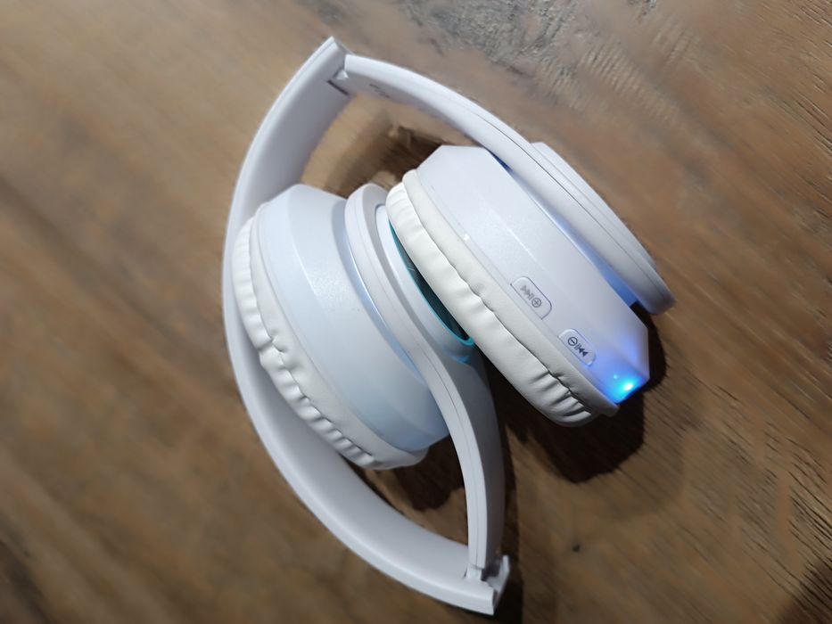 Słuchawki bezprzewodowe składane z podświetleniem Led