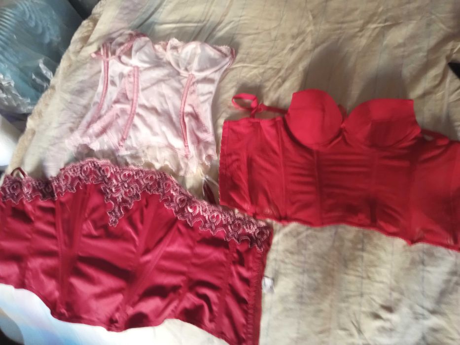 gorsety damskie dla kobiety