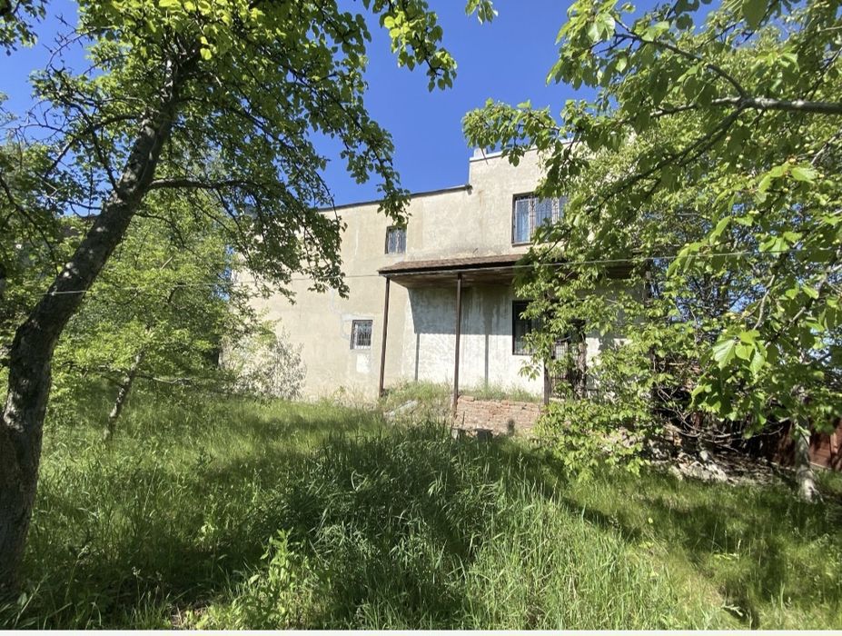 Продам великий 2 поверховий будинок