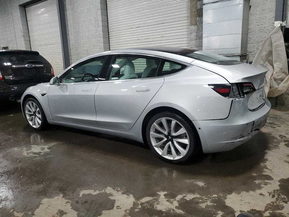 2018 TESLA MODEL 3 Авто