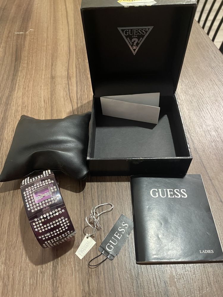 Часы женские Guess