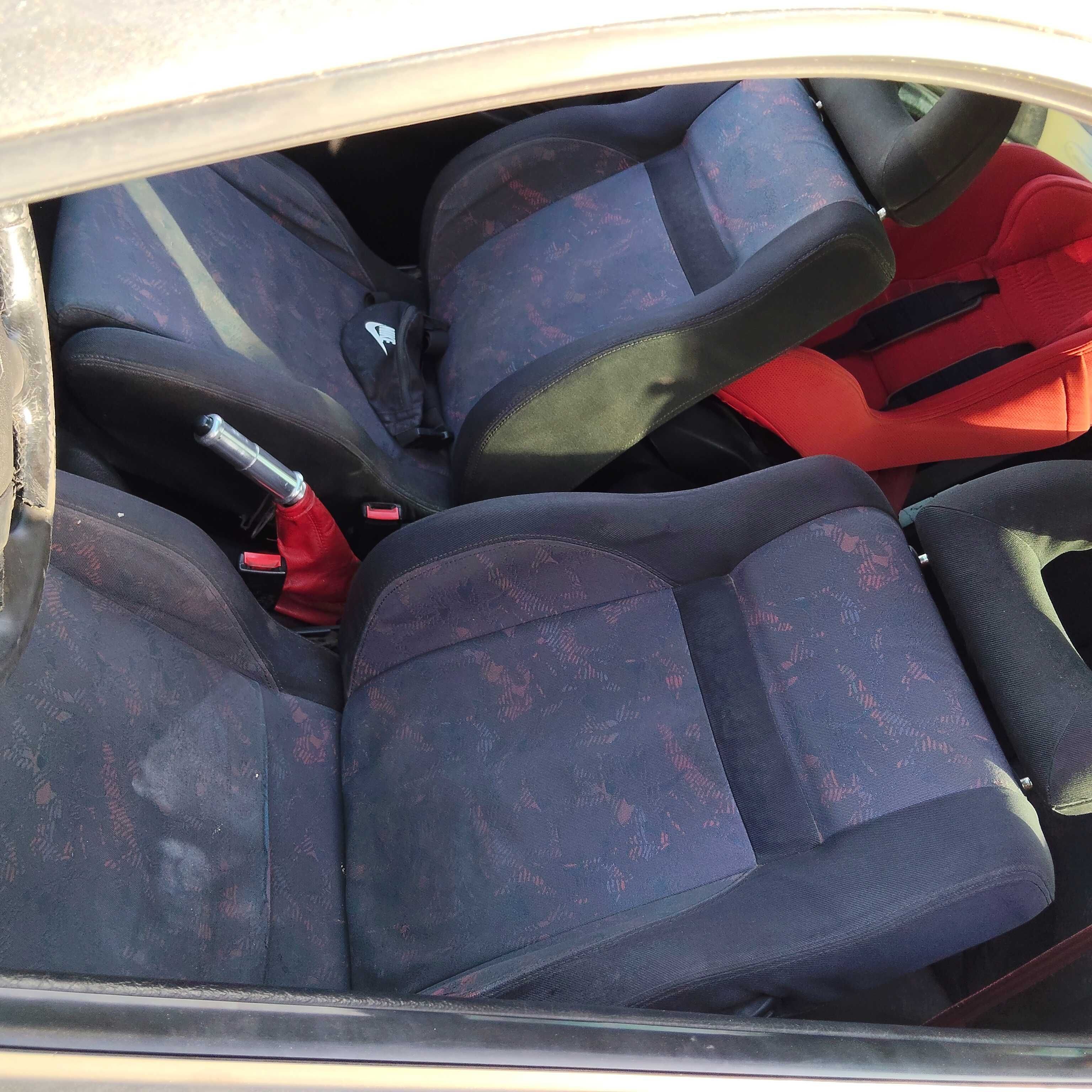 SEAT 6k 5 lugares