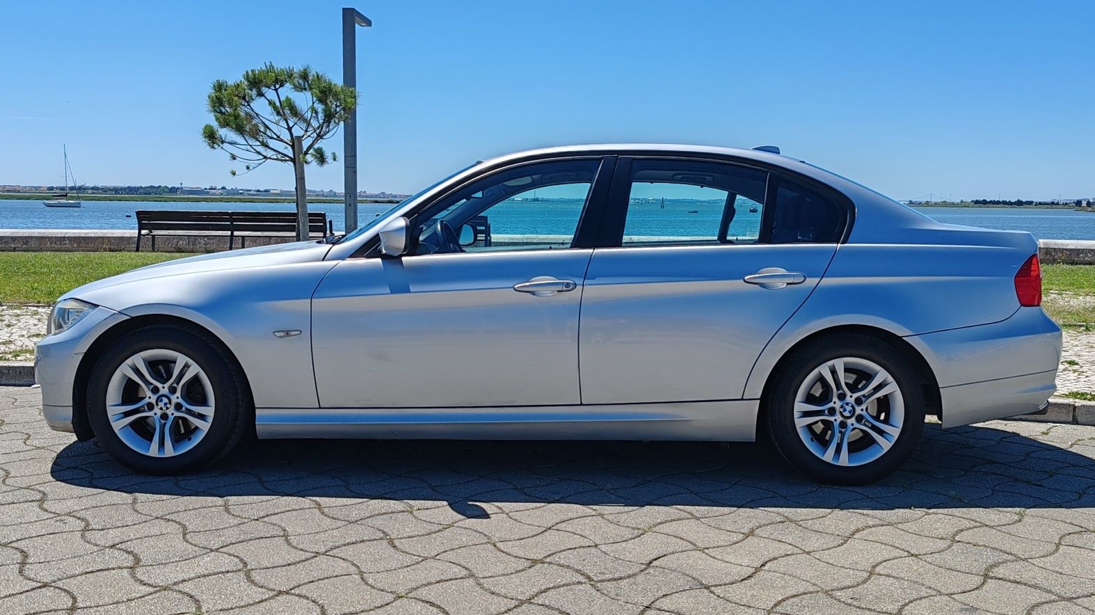 BMW 318 ano 2009