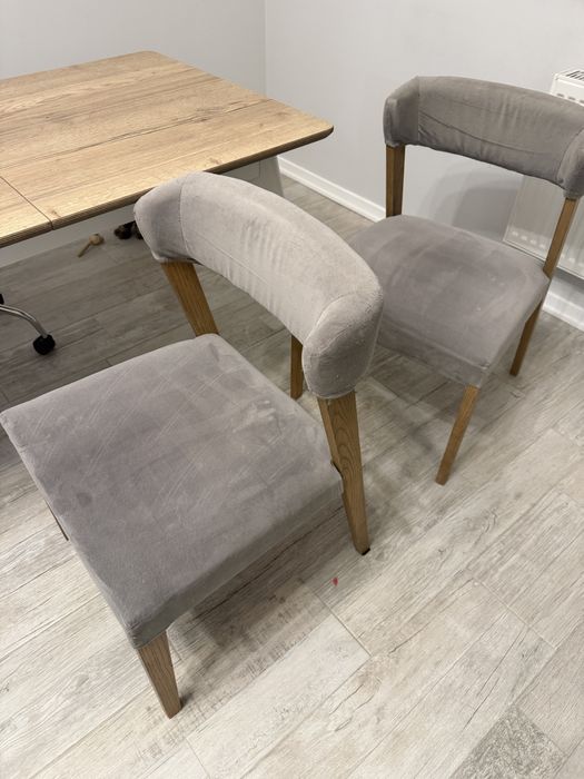 Стіл на кухню та мʼякі стільці