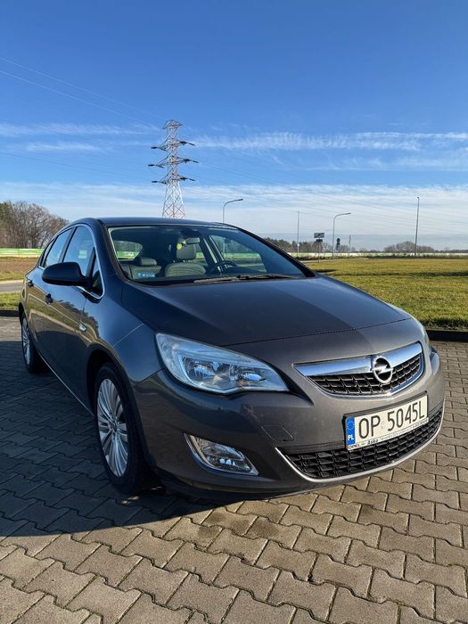 Opel Astra Opel Astra J Turbo 1.4 140 KM Hatchback (2011)