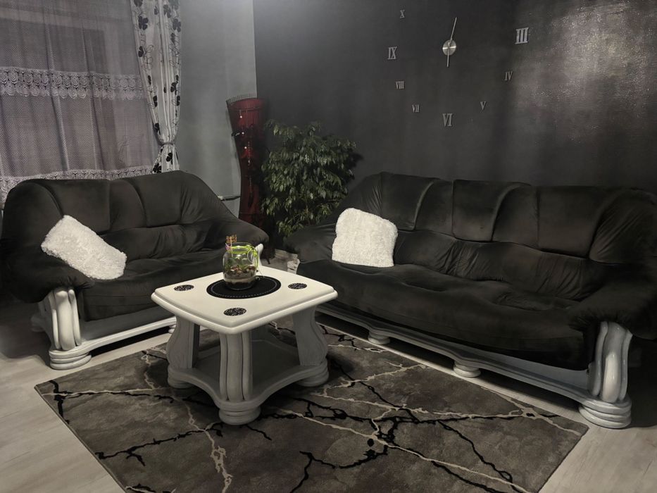 Zestaw mebli kanapy i komody