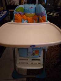 cadeira de refeição de bebé. como nova muito confortável. marca chicco