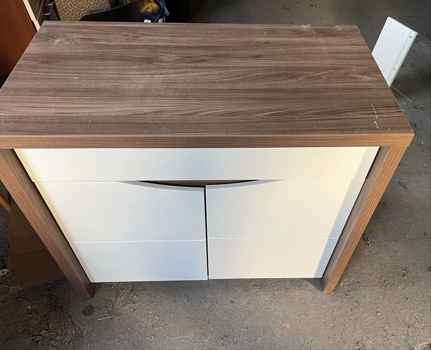 Komoda podświetlana