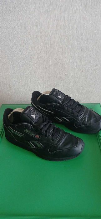 Кроссовки для девочки фирмы Reebok 34.5 размера