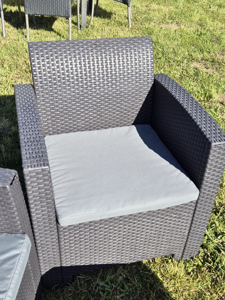 Komplet mebli ogrodowych sofa fotele i stolik