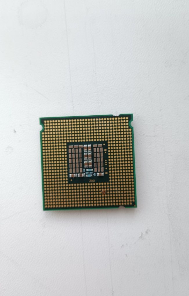 Продам Xeon e5440 +  кулер Intel