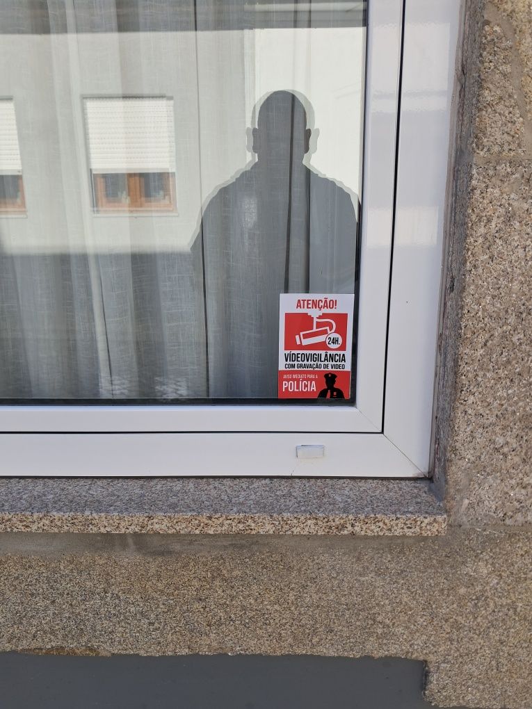 Placa dissuasão de alarme em pvc 30x20, com oferta de autocolante