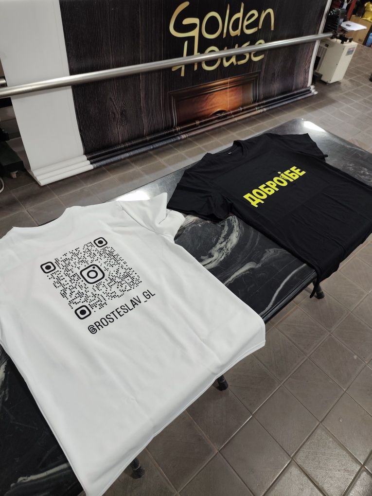 Принт на футболках подарунок