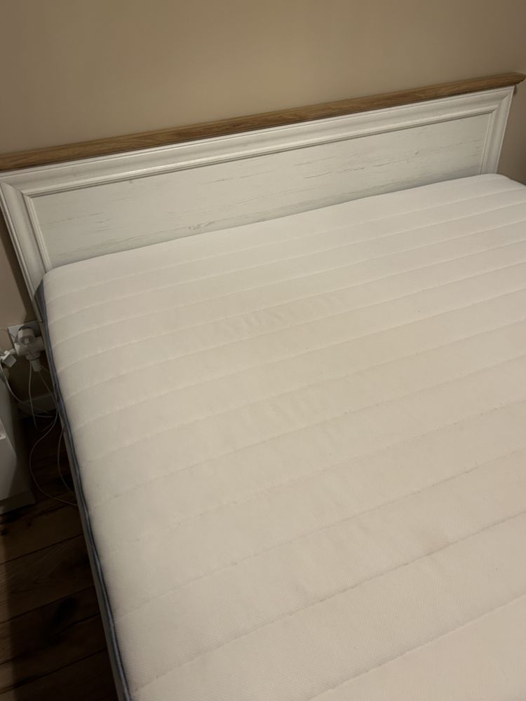 Łóżko dwuosobowe z materacem