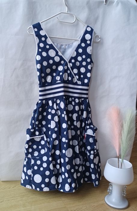 Sukienka Reporter groszki lata 80 90 koła kółka biała granatowa