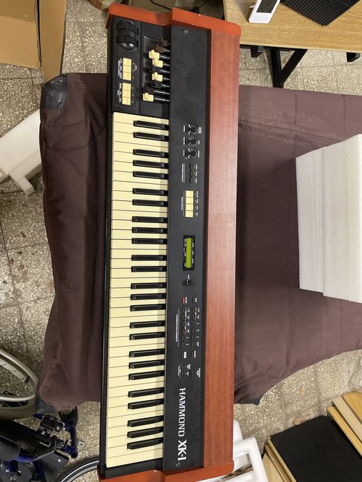 Hammond xk1. Organy elektroniczne, emulacja Hammonda.