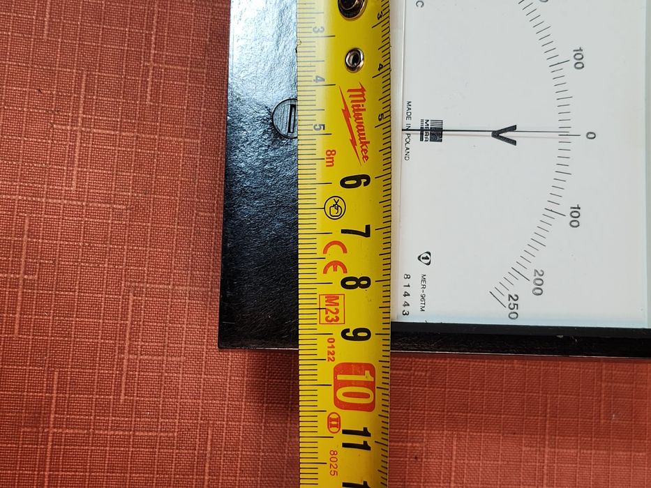 Przyrządy miernicze woltomierz tablicowy