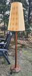 Lampa lampka podlogowa drewniana z abazurem