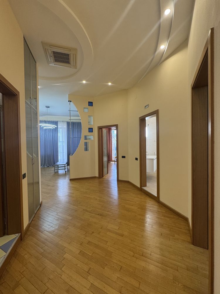 Продаю 4 комн. квартиру 140м2 ул.Сумская, 122 с автоном.отоплением