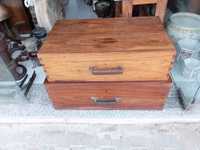 2 malas antigas em madeira