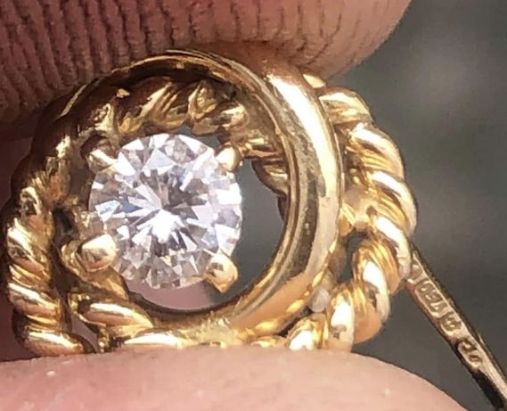 Magnifico diamante sobre ouro sec18