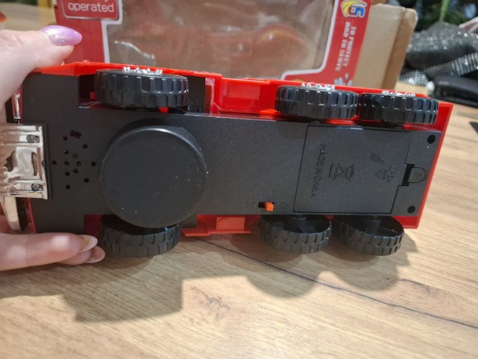 Strażackie auto z dźwiękiem i światłami  | Samojezdne, idealne dla m