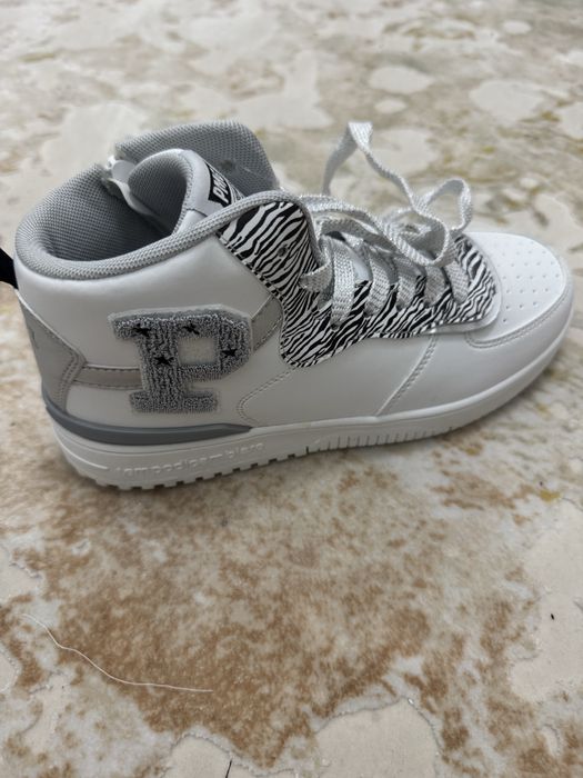 Нове фірмове взуття на дівчинку, черевики кросівки