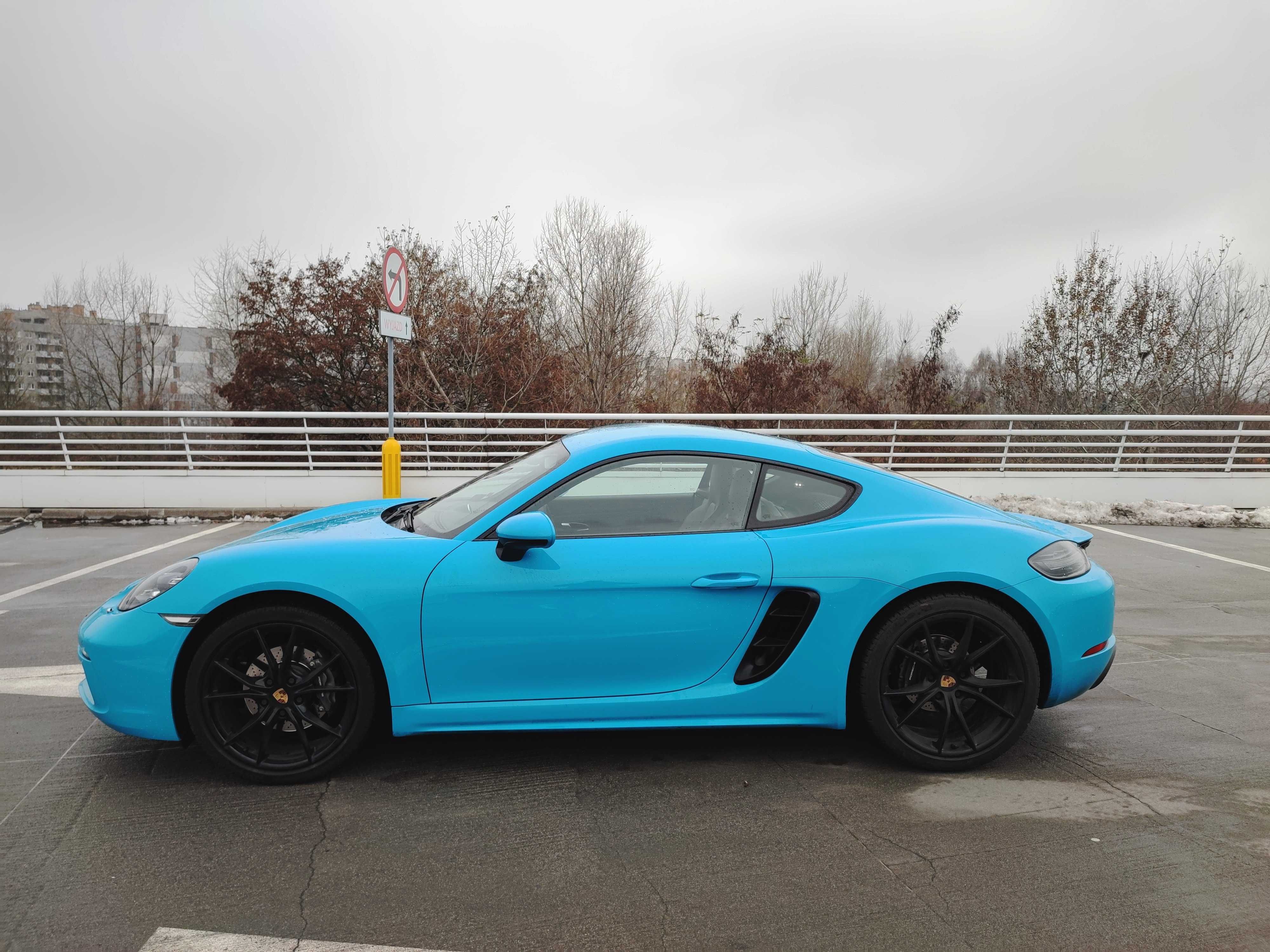 Wynajem wypozyczalnia samochodow aut premium Porshe cayman 711