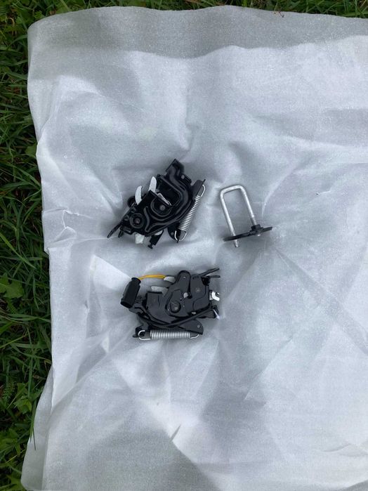 Замки капота L/R G30G31F90G32G11G12G14G15G16G02F9F98G06G07F30G20 BMW