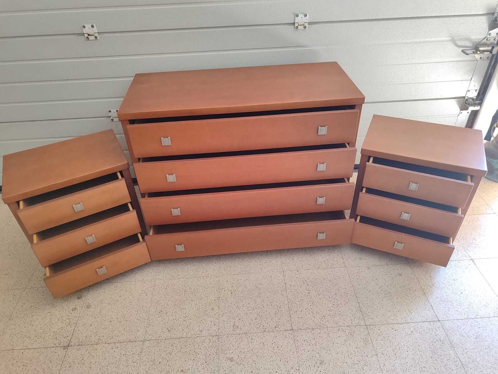 Cómoda e cabeceiras maciço