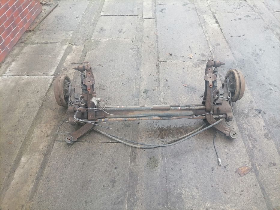 Tylna belka citroen Berlingo 1