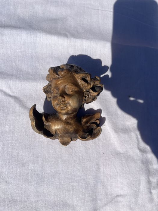 Drewniana figurka aniołek