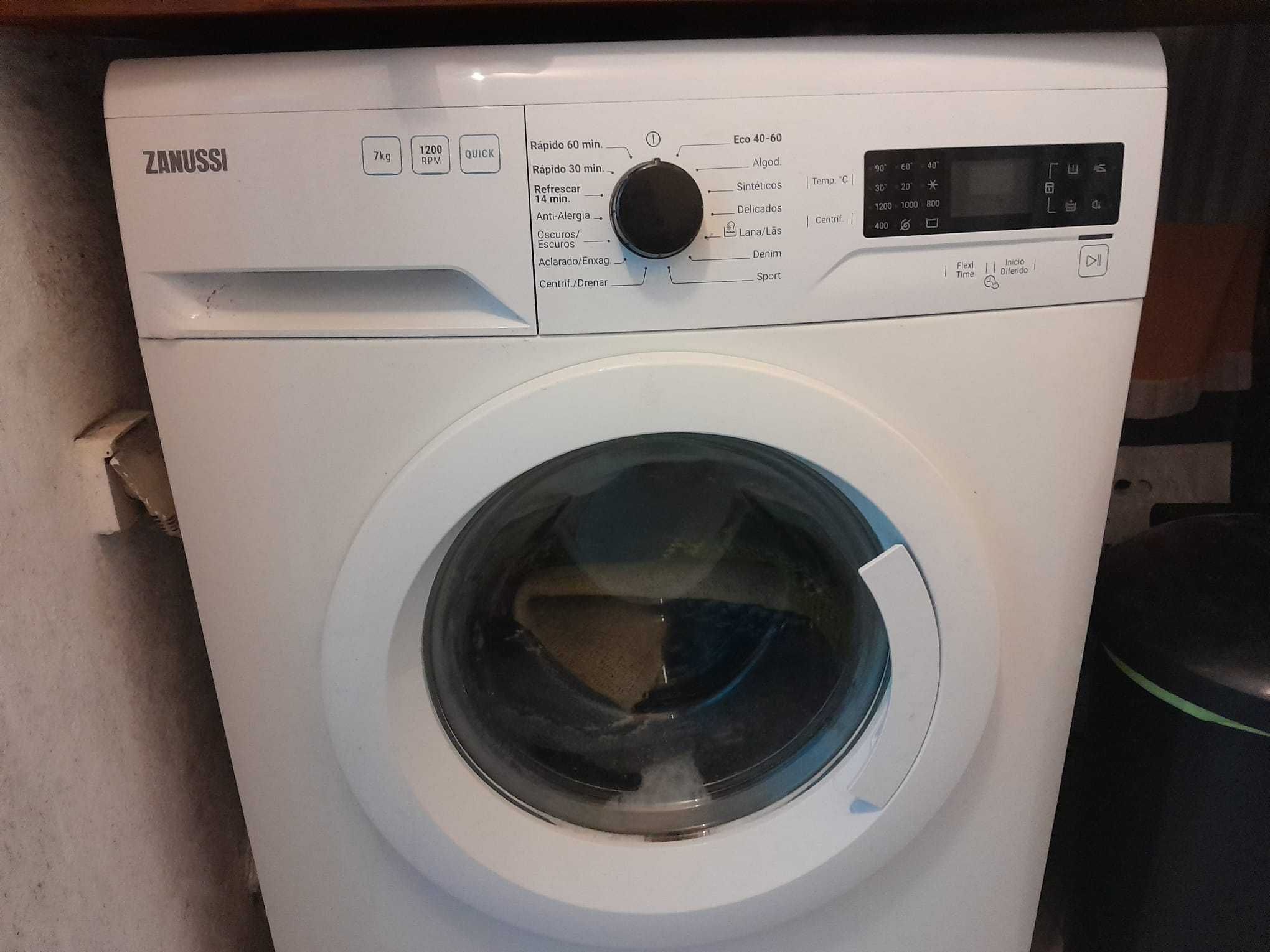 Máquina de lavar roupa ZANUSSI | 7kg | 1200 rpm | 2 anos | Negociável