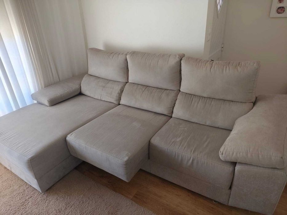 Sofá  premium super confortavel  e com muito pouco uso.